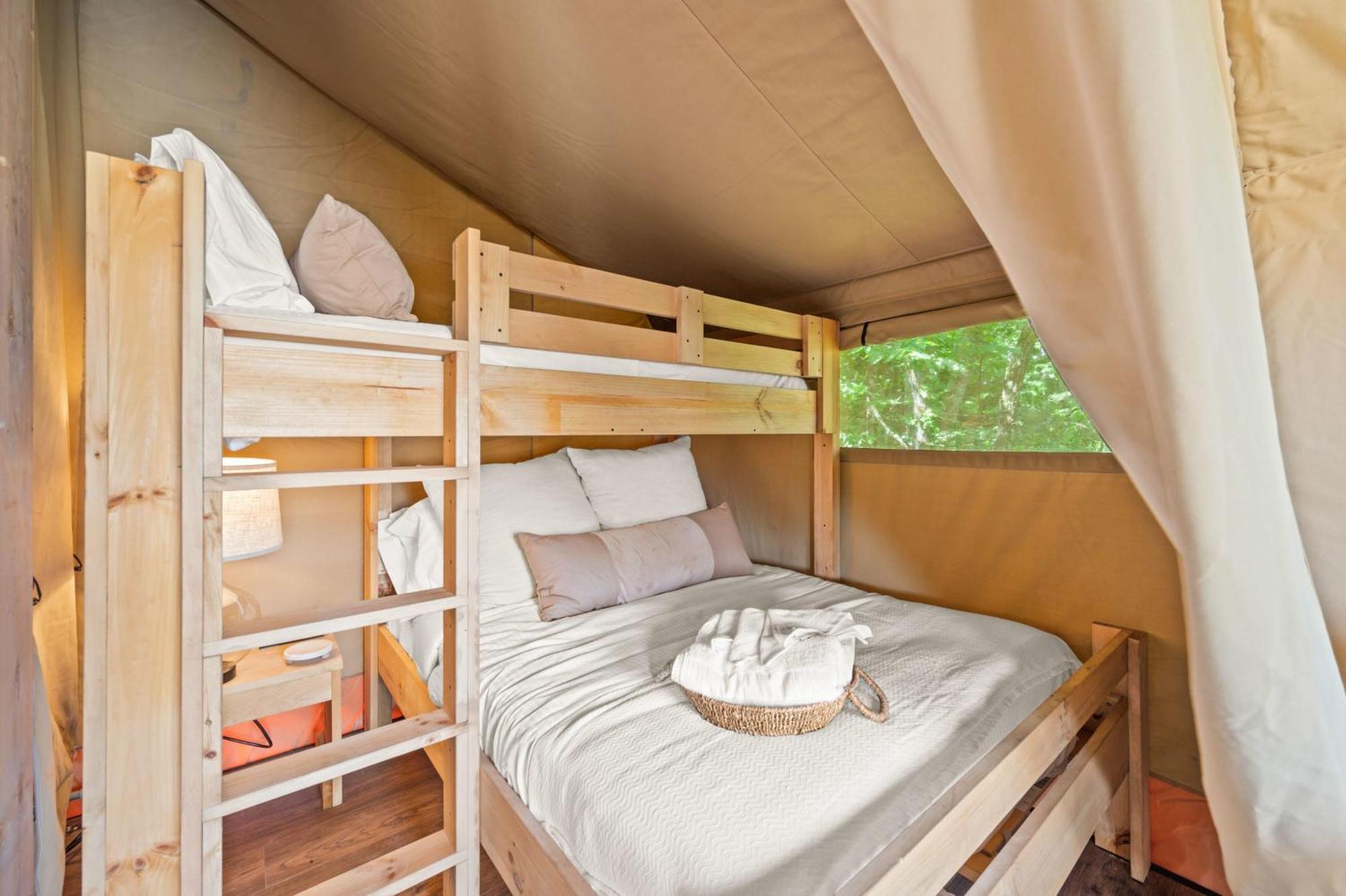 The Lodges At Eden Reserve - Safari Tents Williamstown Exteriör bild